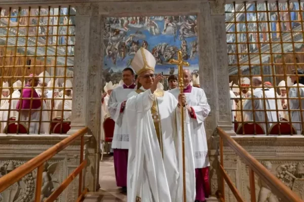 El nuevo Papa León XIV oficia la primera misa de su Pontificado